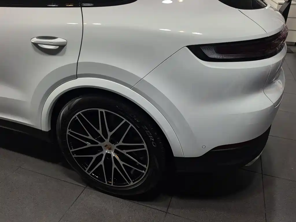 Porsche Cayenne — миниатюра 7