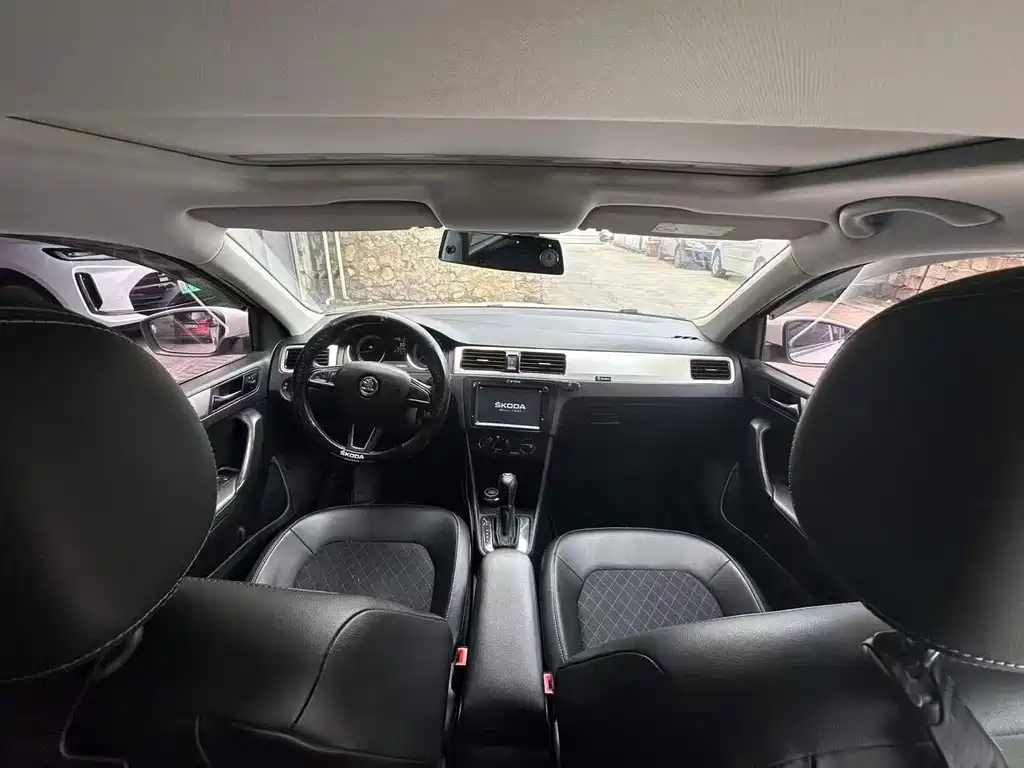 Skoda Rapid Spaceback — миниатюра 8