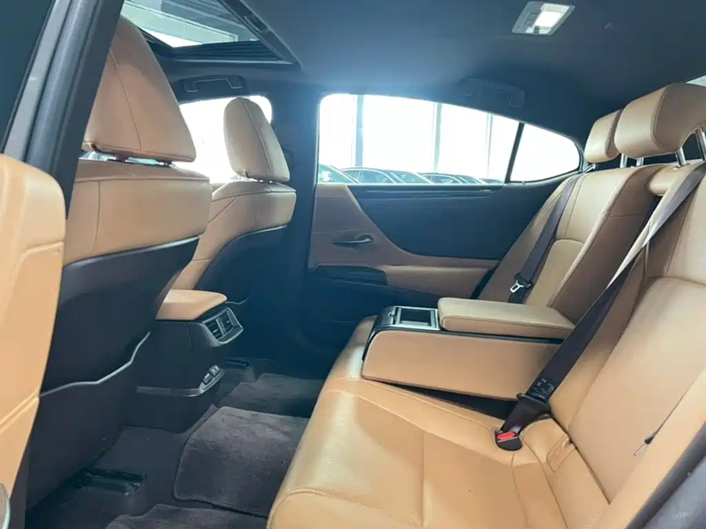 Lexus ES — миниатюра 5