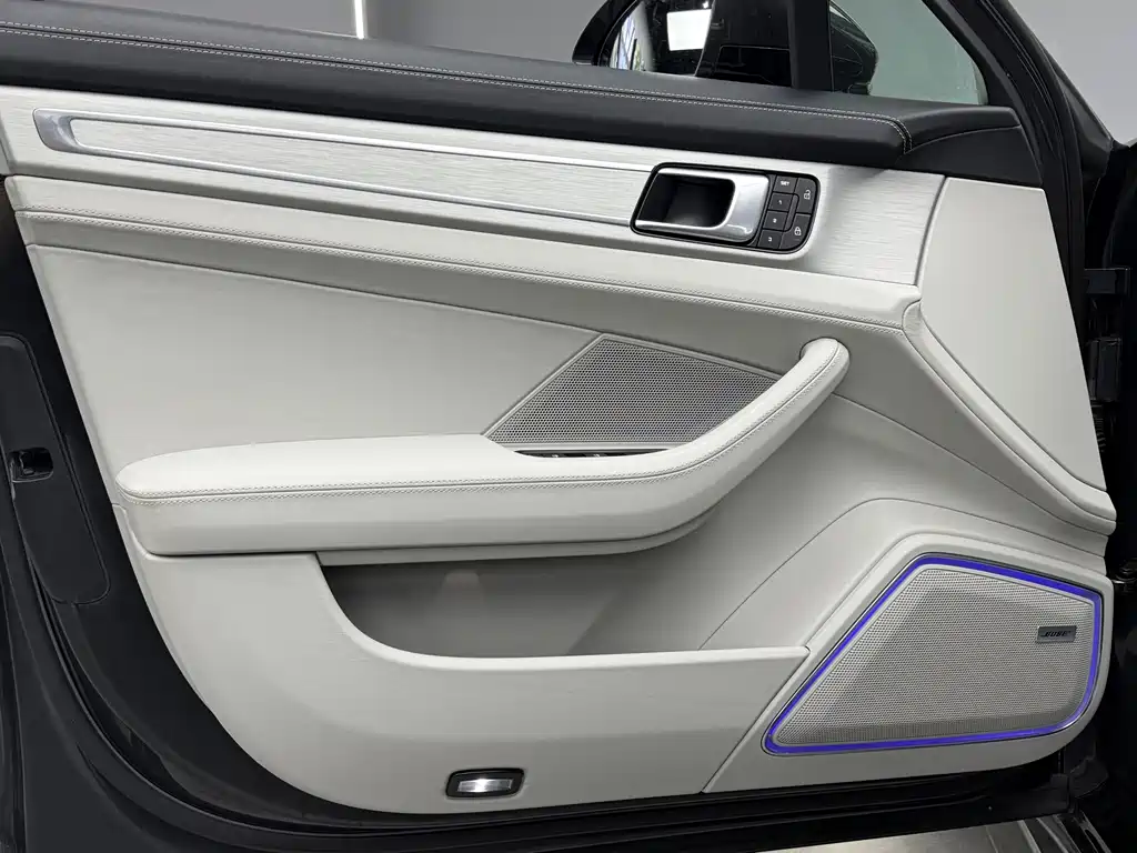 Porsche Panamera Hybrid — миниатюра 9