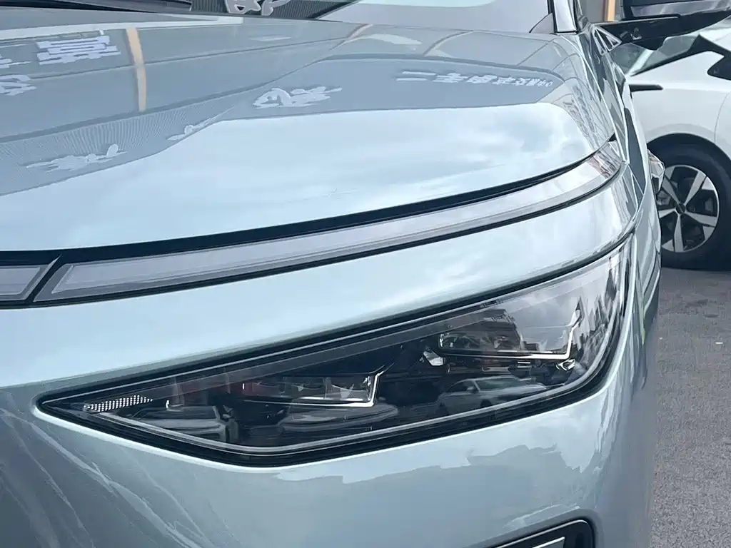XPeng X9 — миниатюра 4