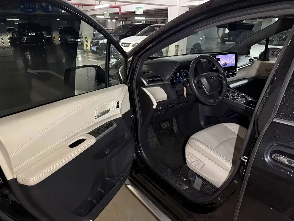 Toyota Granvia — миниатюра 4