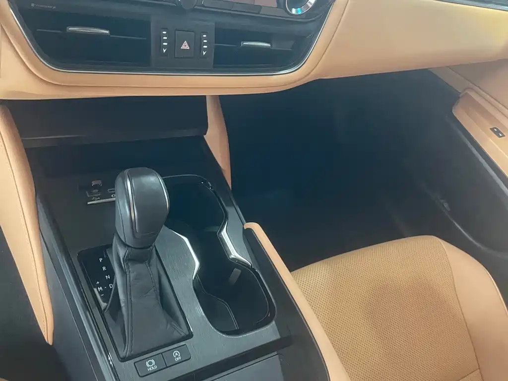 Заказать Lexus ES 2026 года за 5 193 294 ₽  из Китая