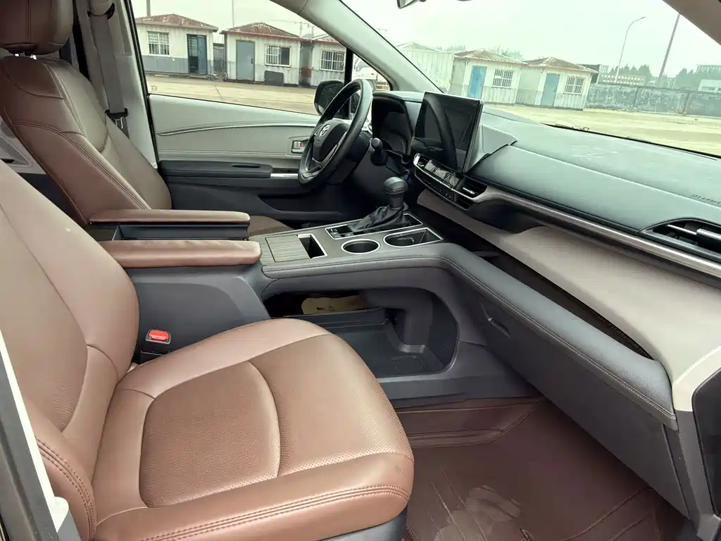 Toyota Granvia — миниатюра 4