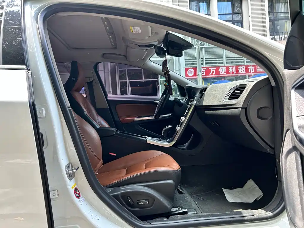 Volvo S60 — миниатюра 7