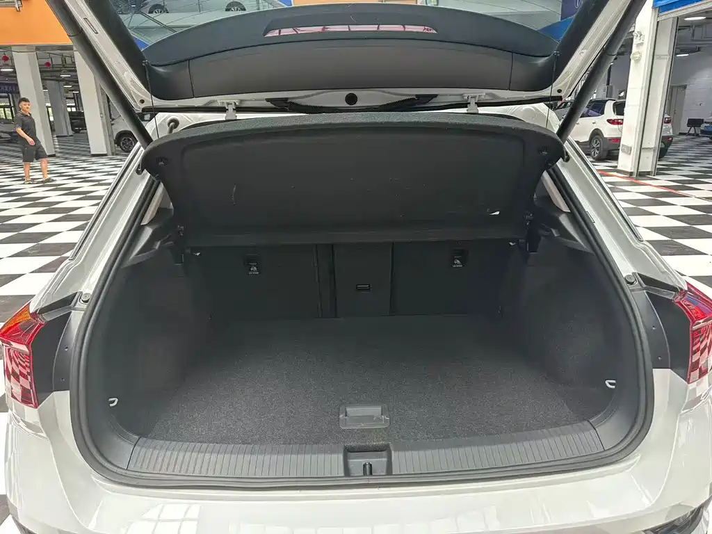Volkswagen T-Roc — миниатюра 17