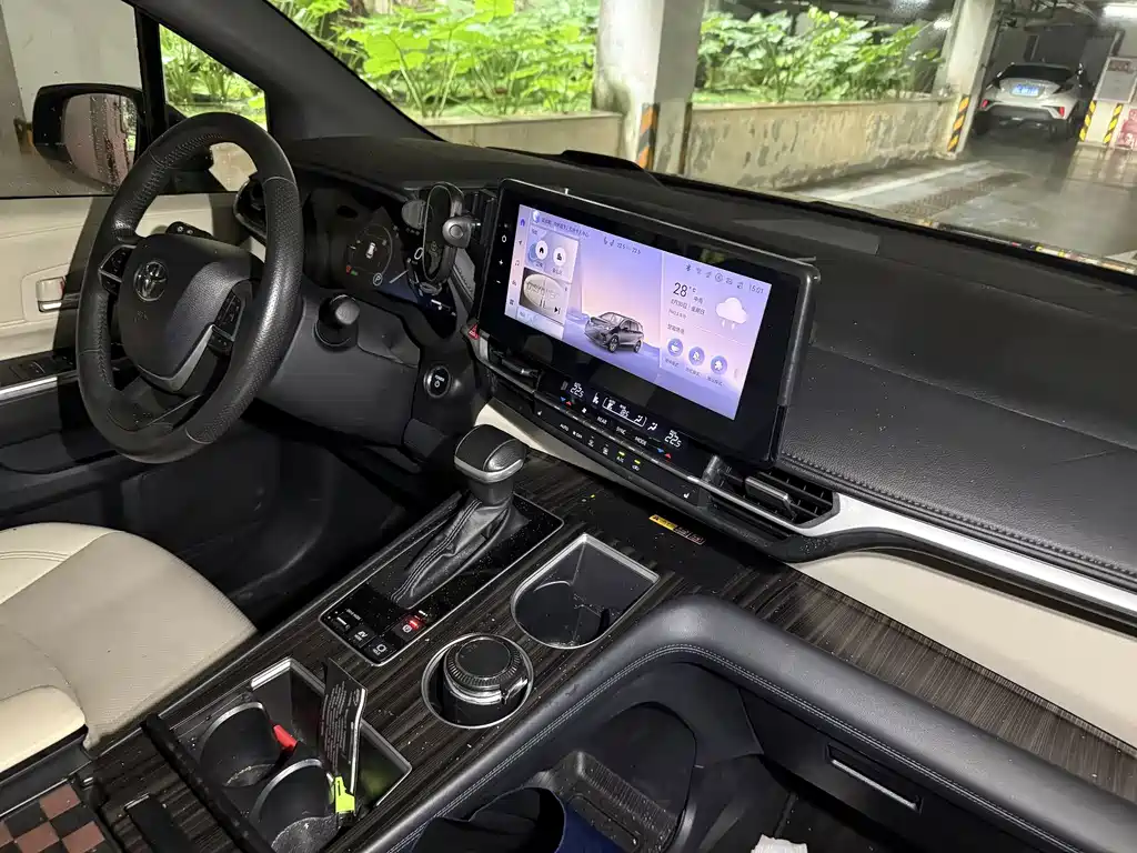 Toyota Granvia — миниатюра 6