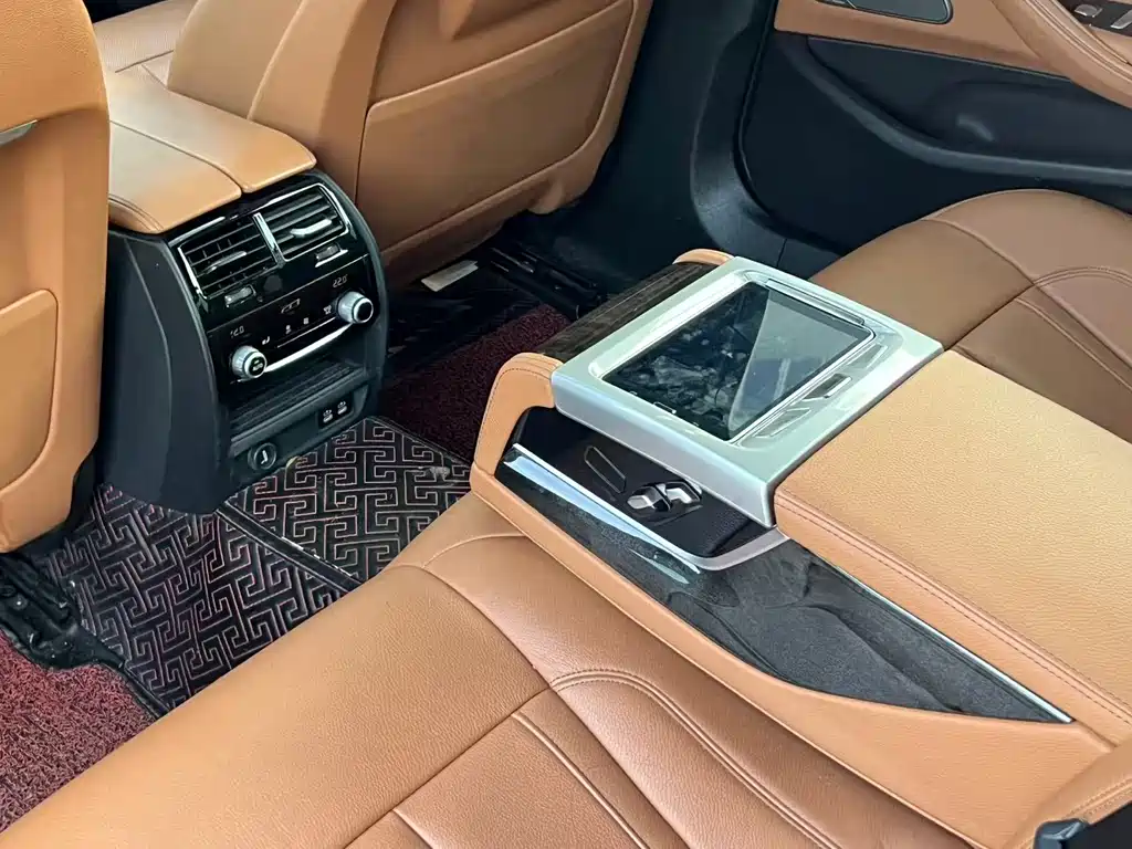 BMW 5 Series — миниатюра 10