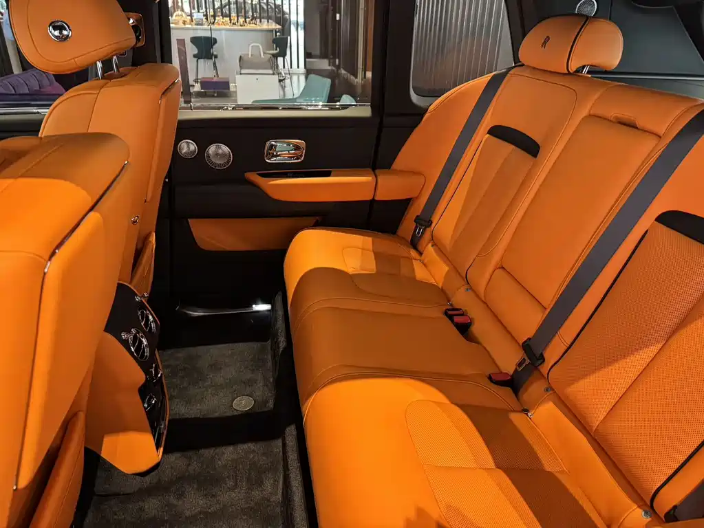 Rolls-Royce Cullinan 2026 мест