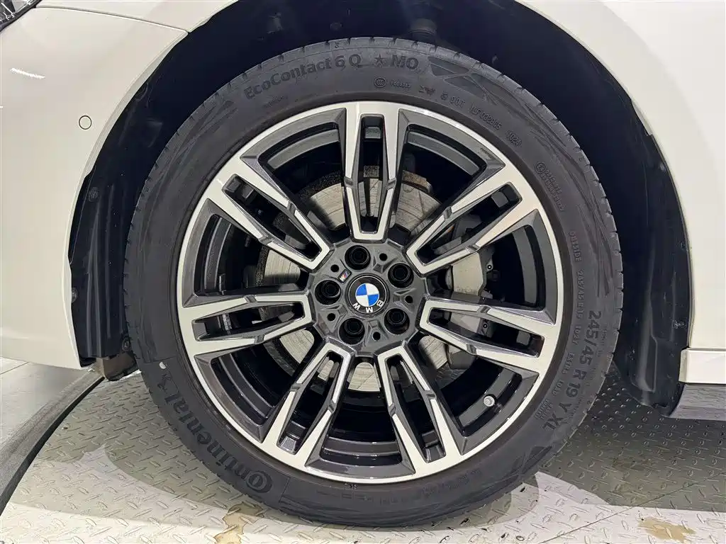 BMW 5 Series — миниатюра 32