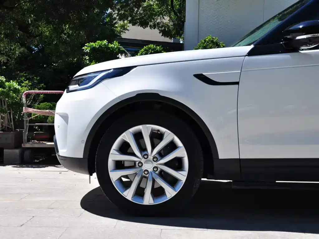 Land Rover Discovery — миниатюра 6