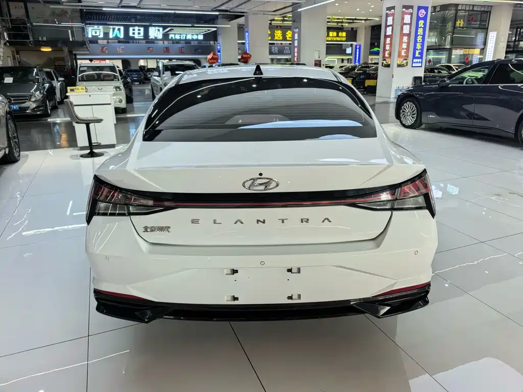 Hyundai Elantra — миниатюра 14