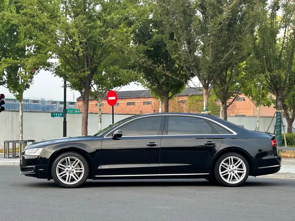 AUDI A8