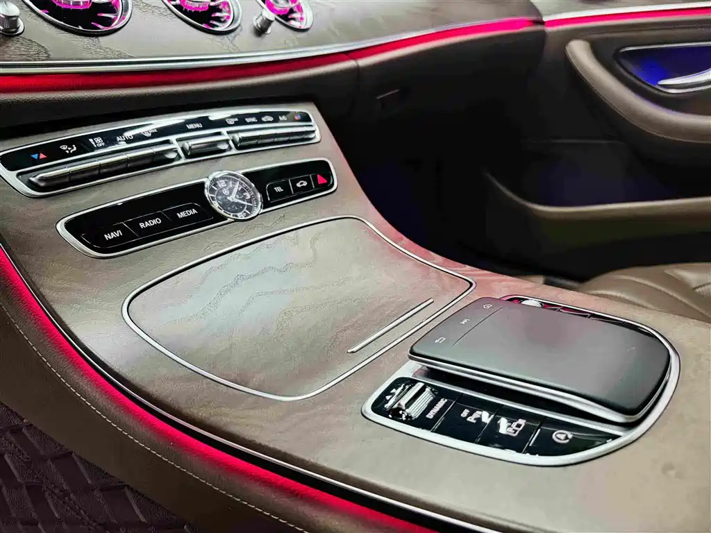 Mercedes-Benz E-Class — миниатюра 16
