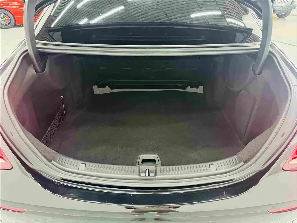 Mercedes-Benz E-Class — миниатюра 23