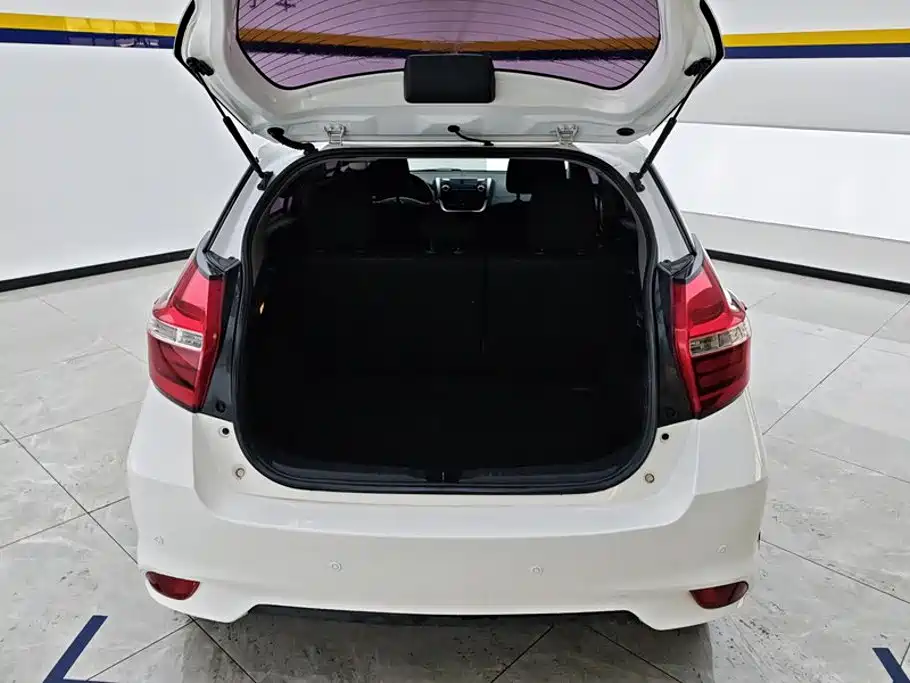 Toyota Yaris L — миниатюра 4