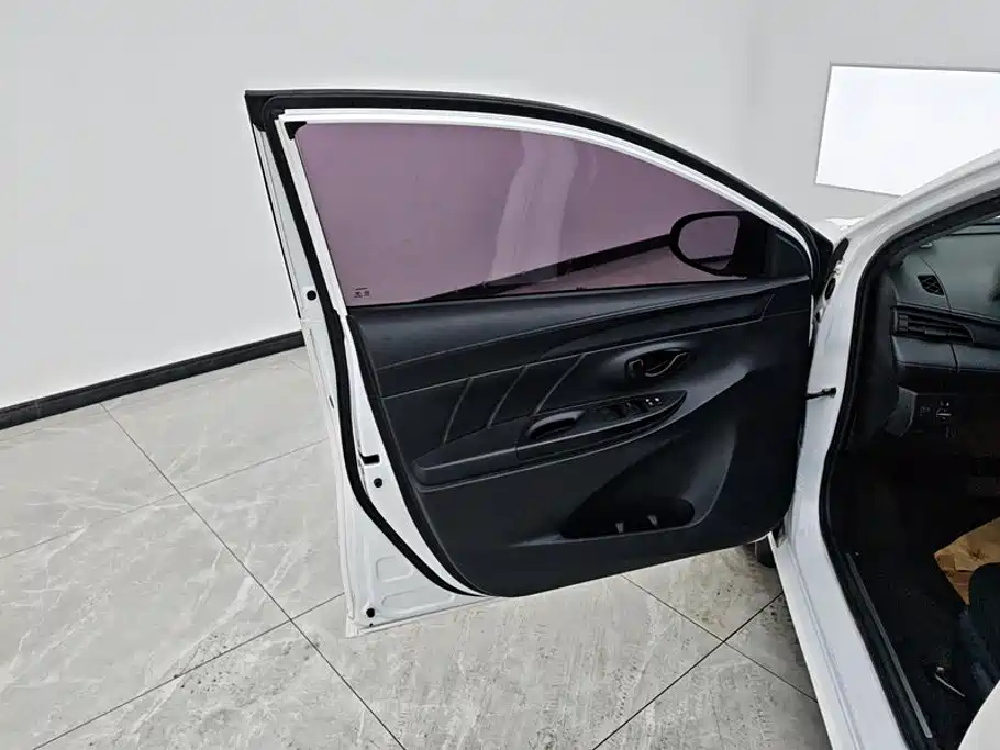 Toyota Yaris L — миниатюра 7
