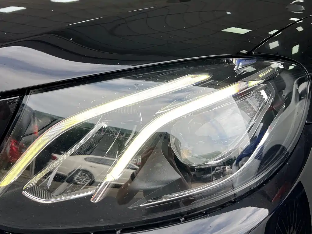 Mercedes-Benz E-Class — миниатюра 8