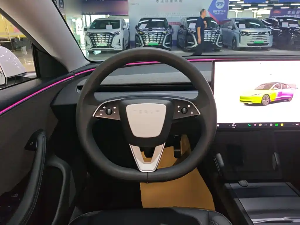 Tesla Model 3 — миниатюра 11