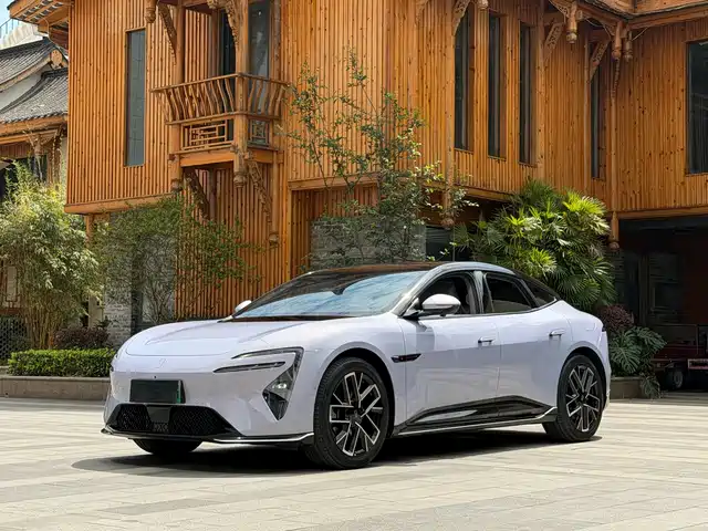 2025 Avatr 06