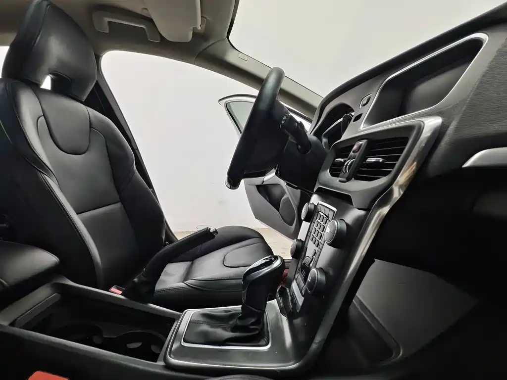 Volvo V40 — миниатюра 15