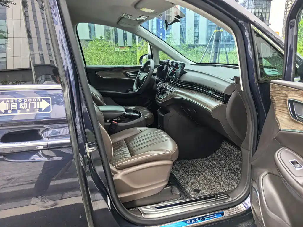 Roewe iMAX8 New Energy — миниатюра 19