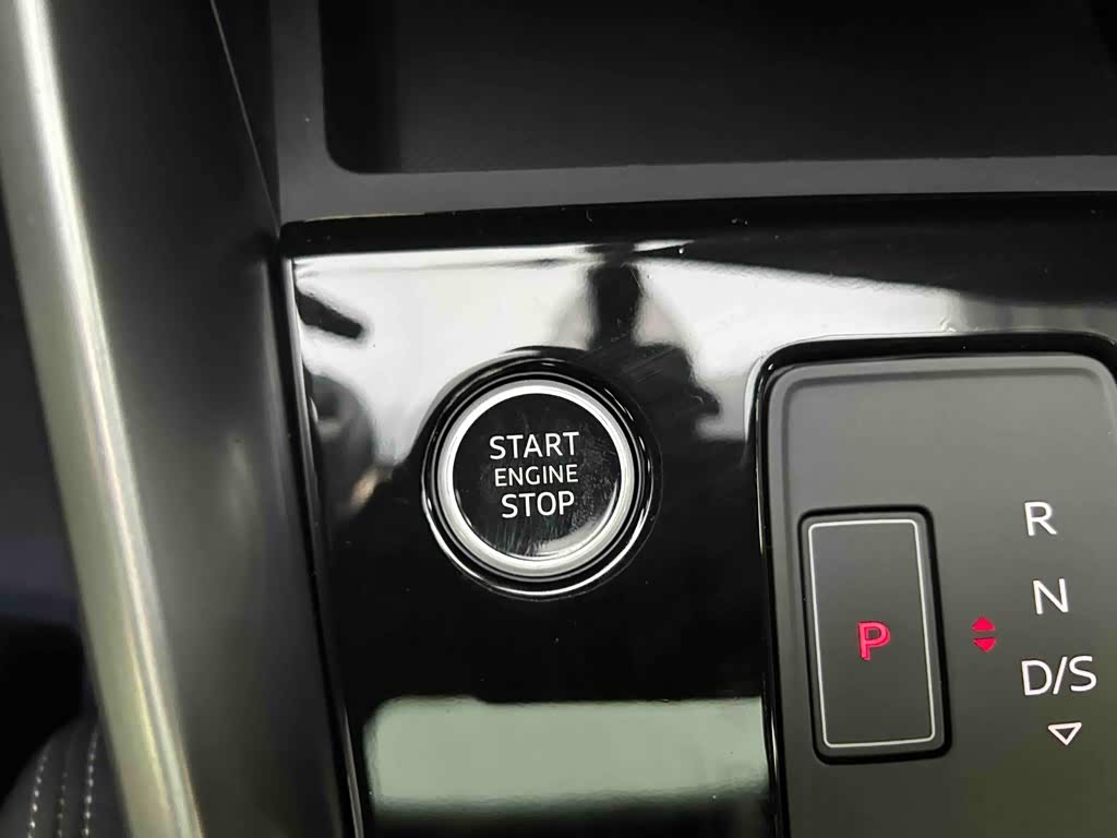 Audi A3 1.4 л 2022 г. Серебристо-серый, пробег 26200 км