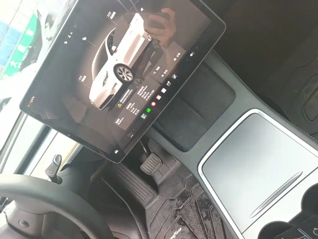 Tesla Model Y — миниатюра 14