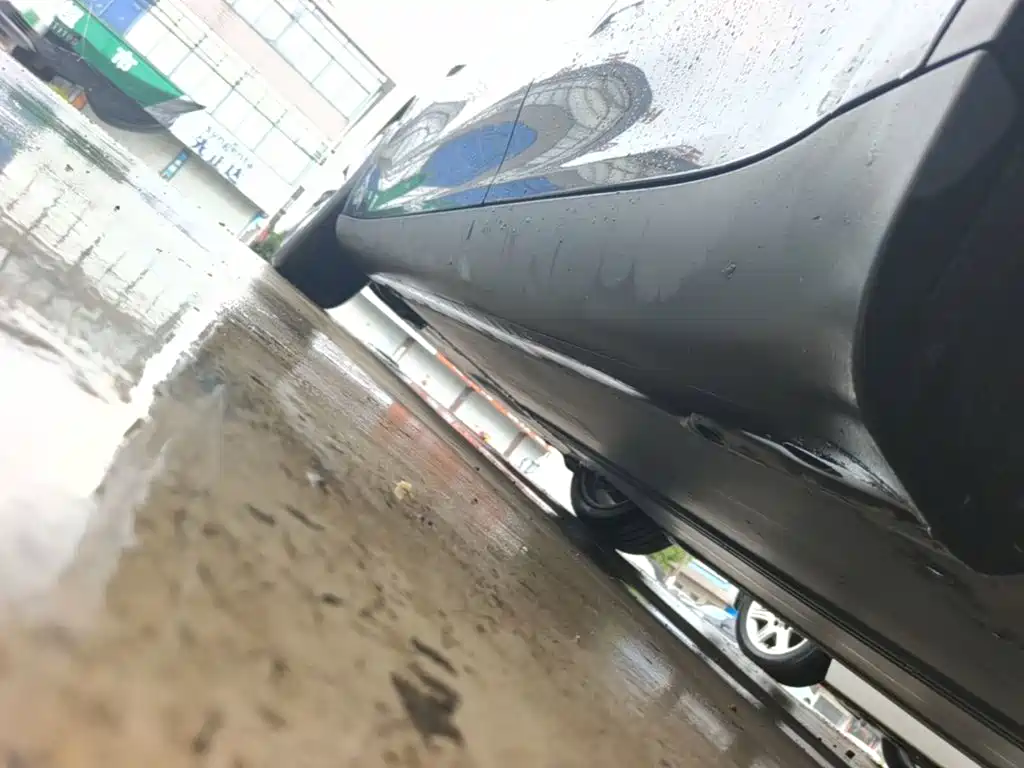 Tesla Model Y — миниатюра 22