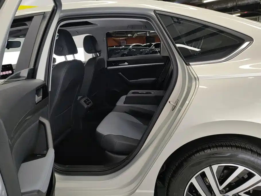 Volkswagen Lavida — миниатюра 11