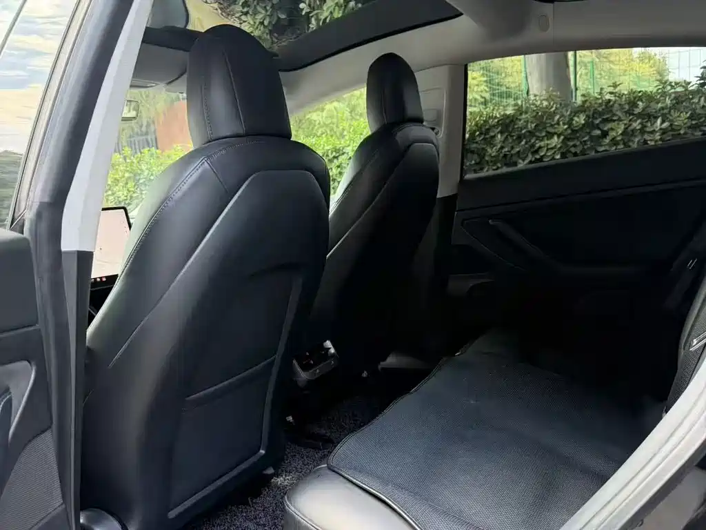 Tesla Model 3 — миниатюра 5