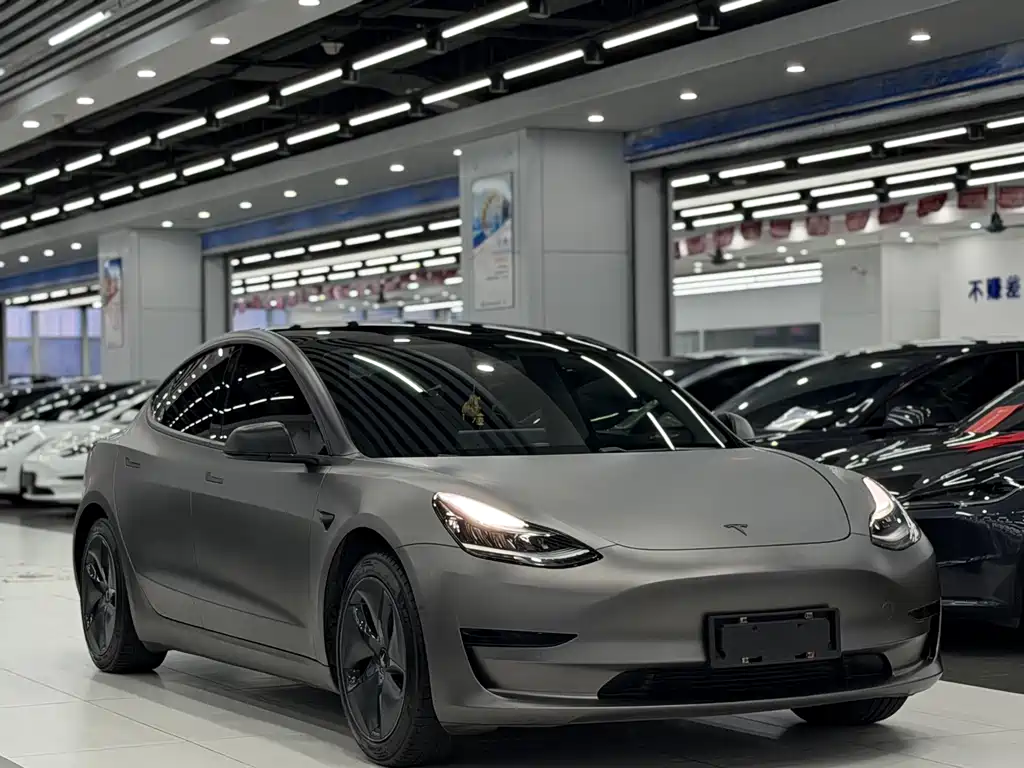Tesla Model 3 — миниатюра 3
