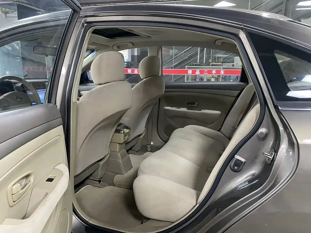 Nissan Sylphy — миниатюра 6