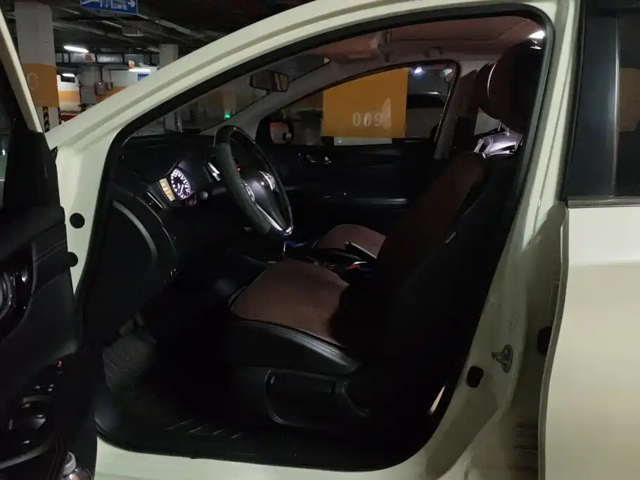 Nissan Tiida 2021 1.6L CVT