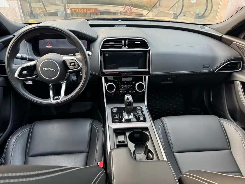 Jaguar XEL — миниатюра 10