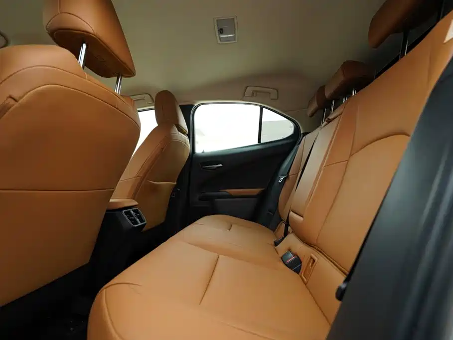 Lexus UX — миниатюра 18