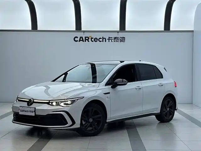 VOLKSWAGEN GOLF 2024