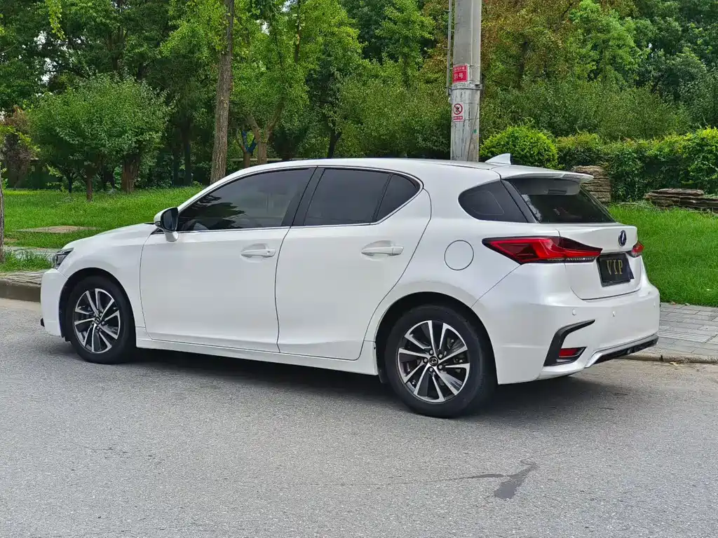 Lexus CT — миниатюра 7