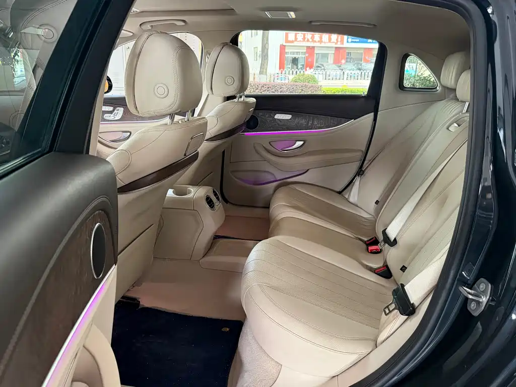 Mercedes-Benz E-Class — миниатюра 8