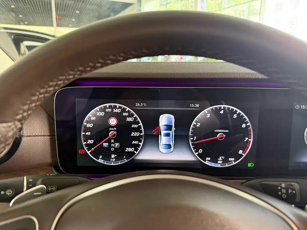 Mercedes-Benz E-Class — миниатюра 13