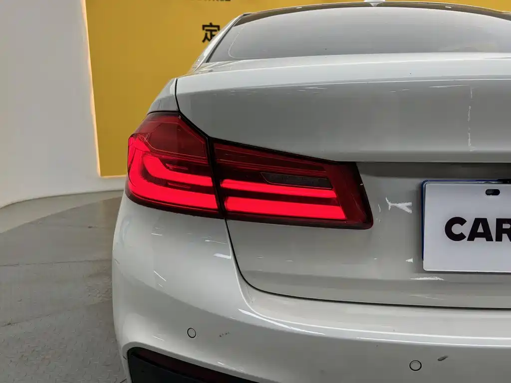 BMW 5 Series — миниатюра 15