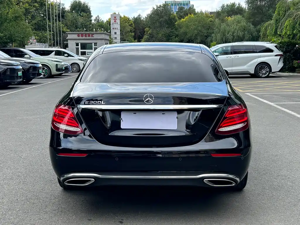 Mercedes-Benz E-Class — миниатюра 4