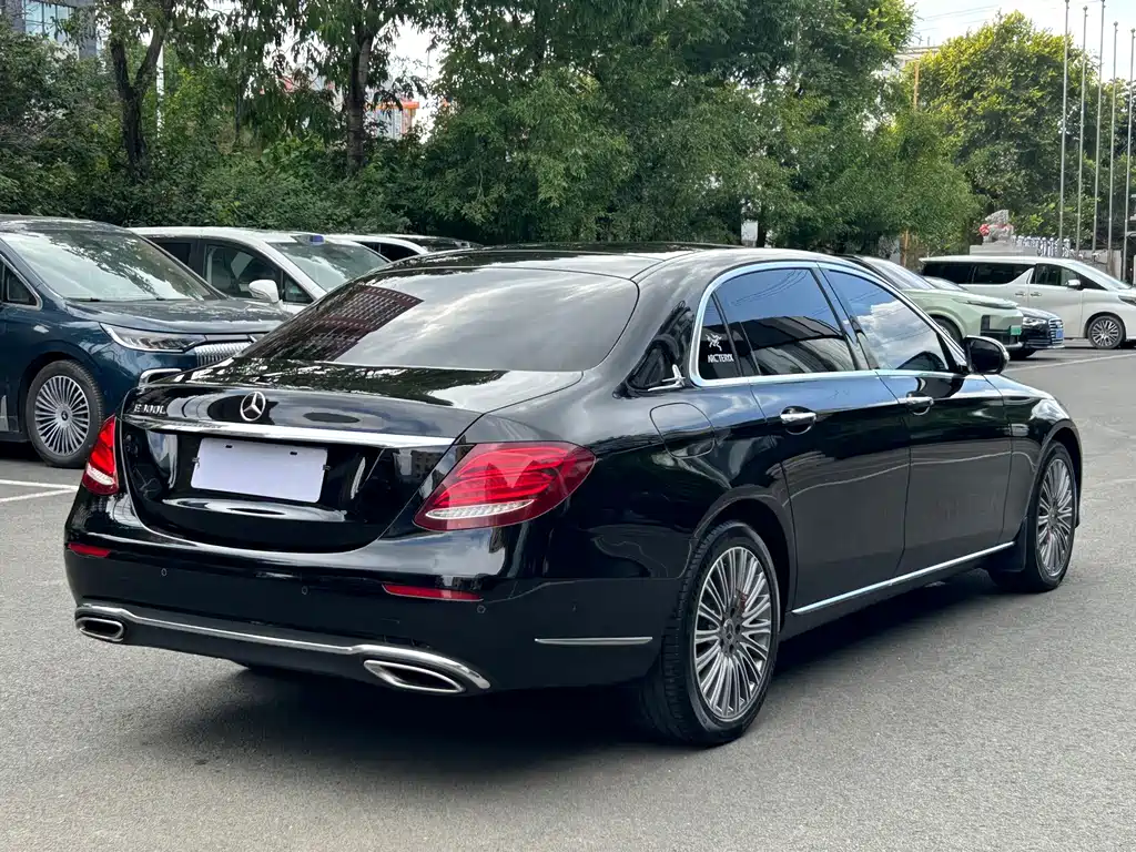 Mercedes-Benz E-Class — миниатюра 5