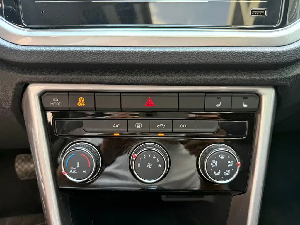 Volkswagen T-Roc — миниатюра 14
