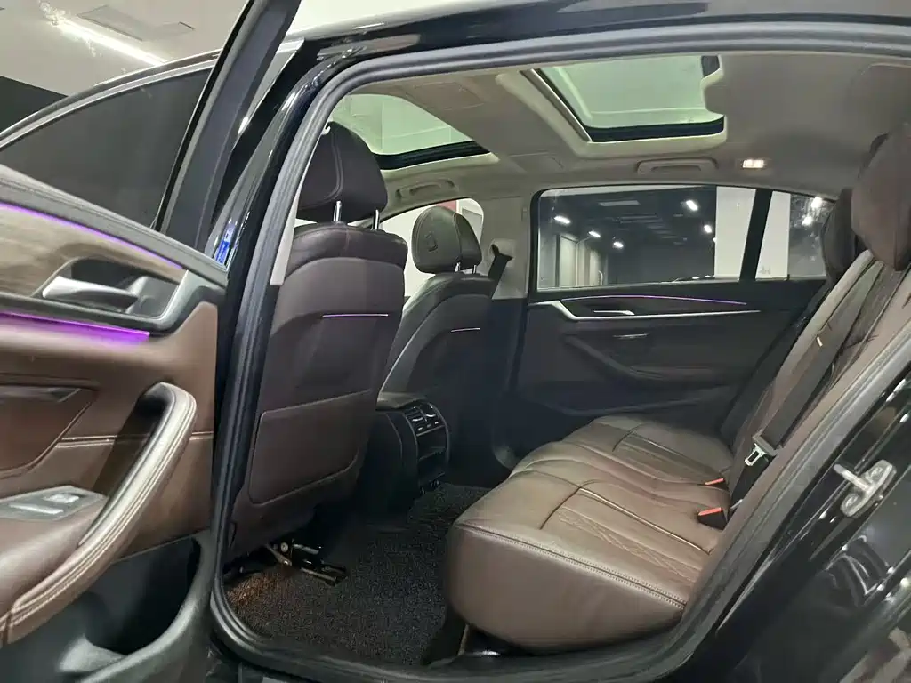 BMW 5 Series — миниатюра 5