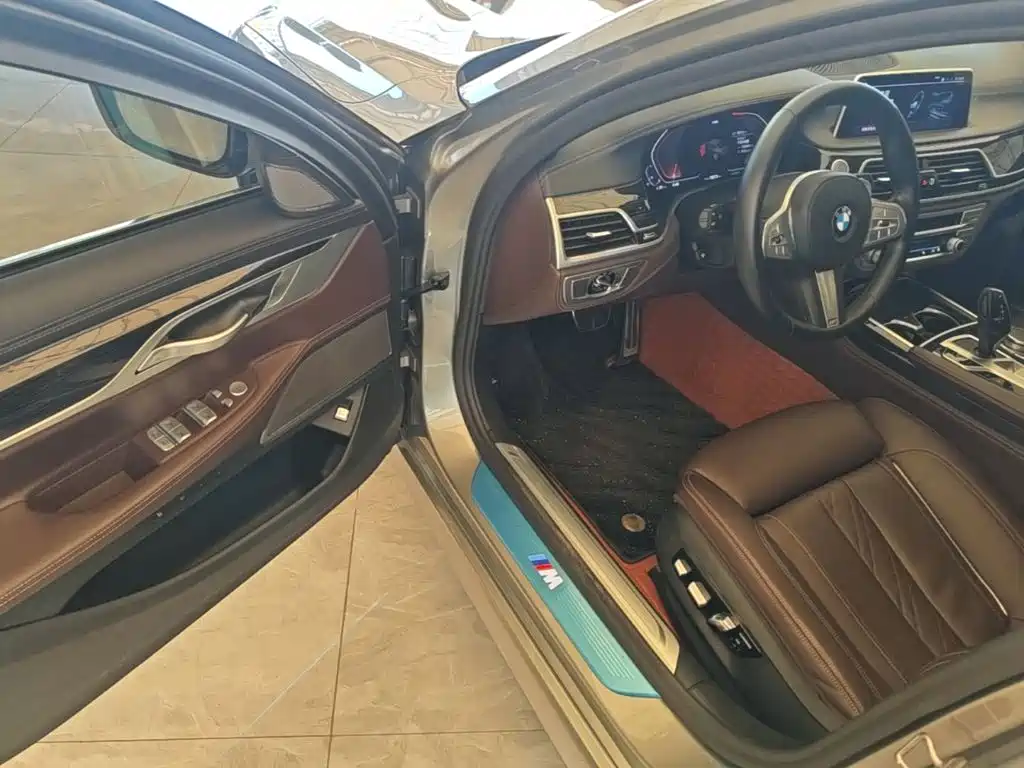 BMW 7 Series — миниатюра 16
