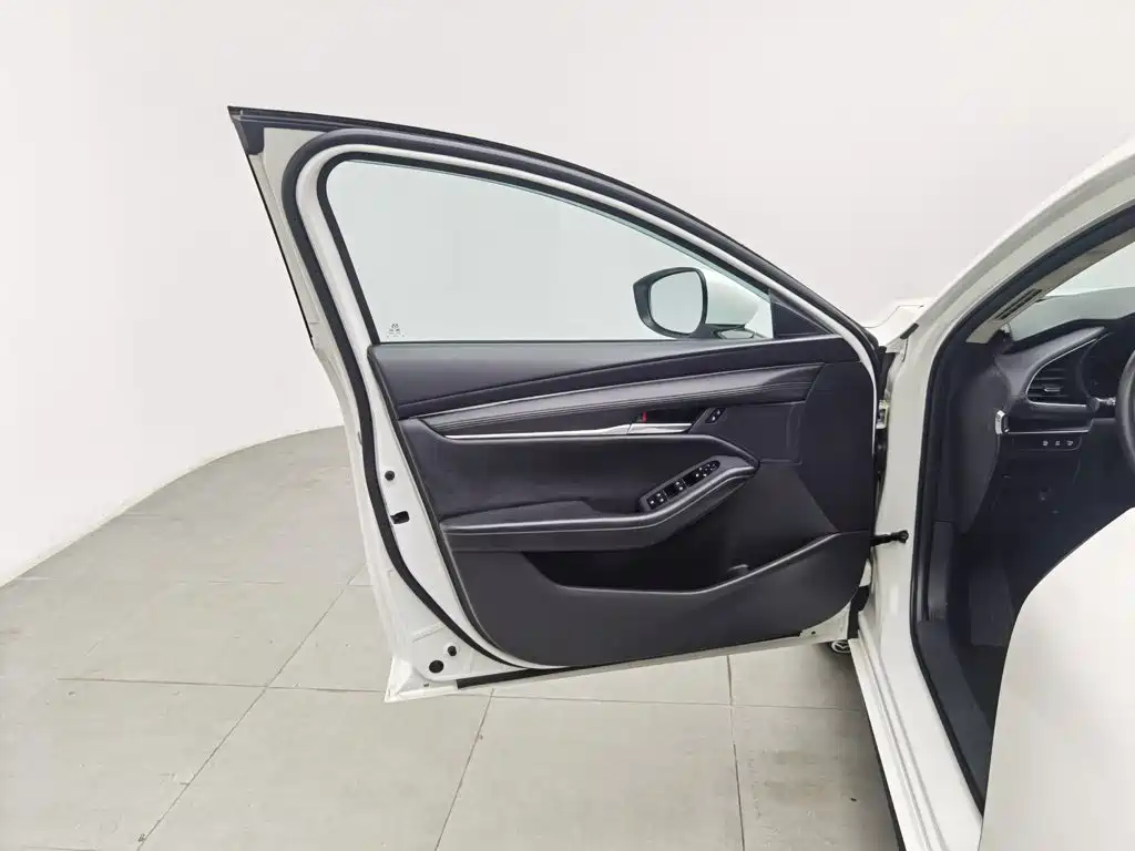 Mazda 3 Axela — миниатюра 8