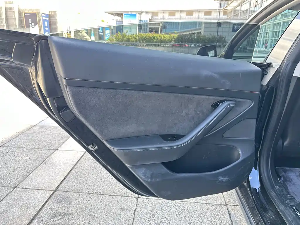 Tesla Model 3 — миниатюра 23