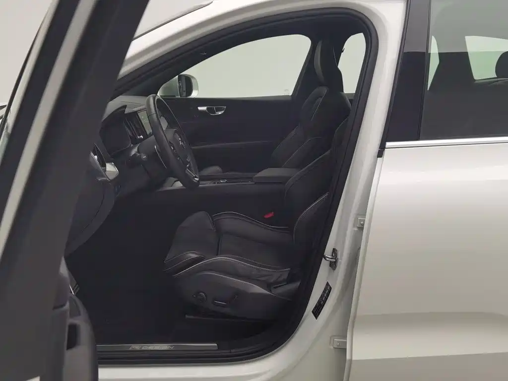 Volvo XC60 — миниатюра 10