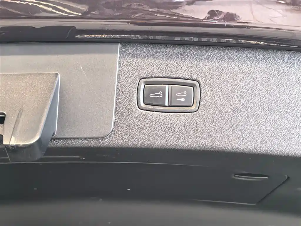Porsche Cayenne — миниатюра 16